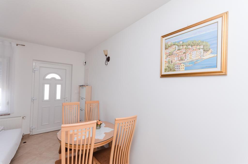 Apartment Zorka Medveja Εξωτερικό φωτογραφία